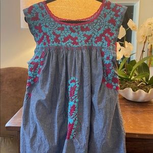 MI GOLONDRINA…CLASSIC HEIRLOOM TOP WITH SUCH GREAT DETAILING…